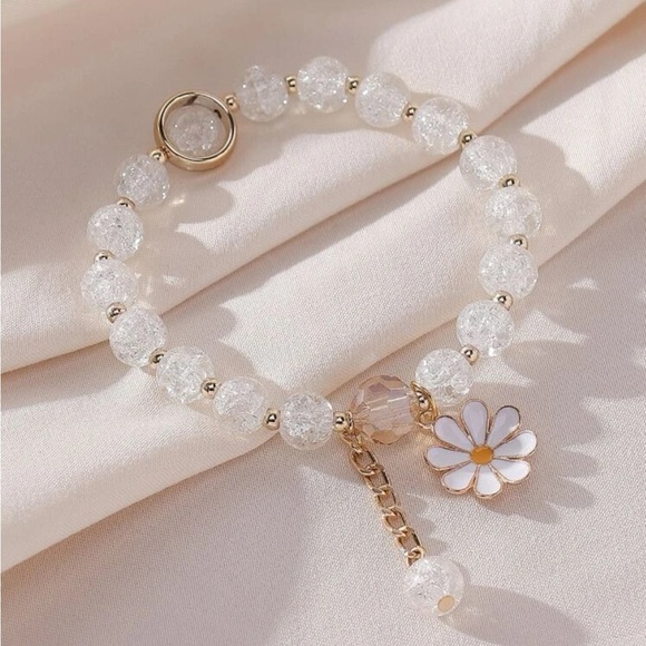 ⚠️Clearance White And Gold Flower Charm Beaded Bracelet - Picture 3 of 6